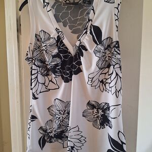 New York & Company Black and White Floral Blouse